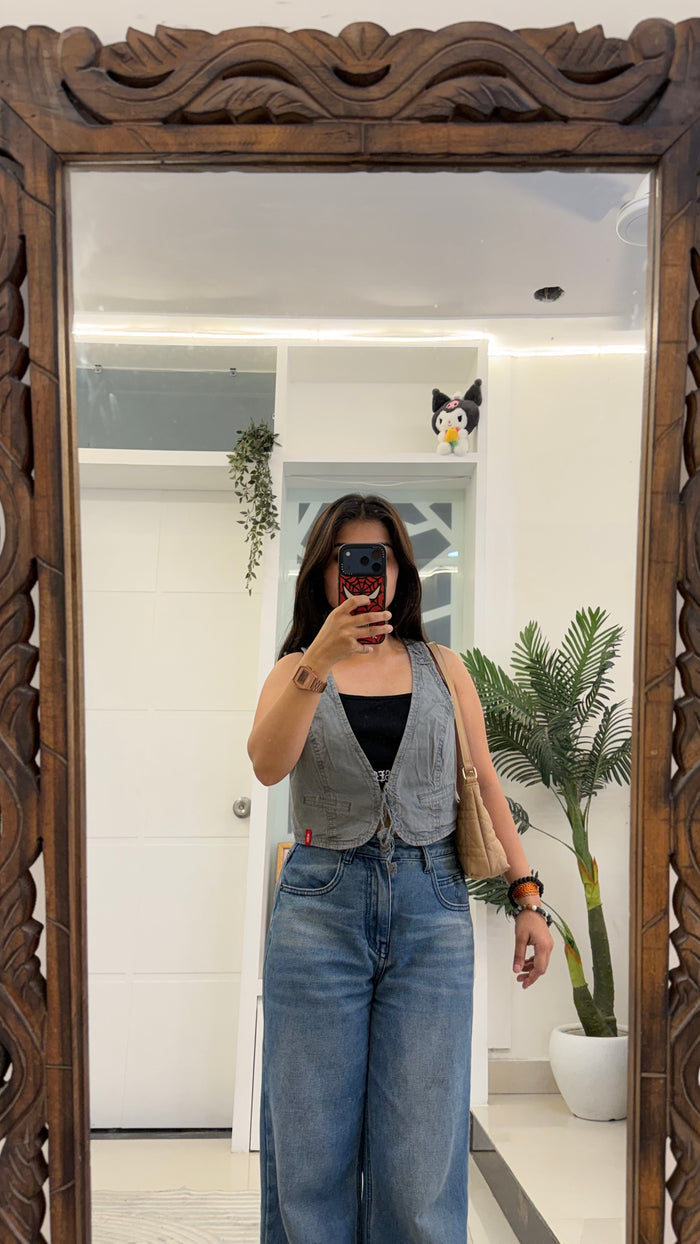 90 cute vest with black top 32-34 bust