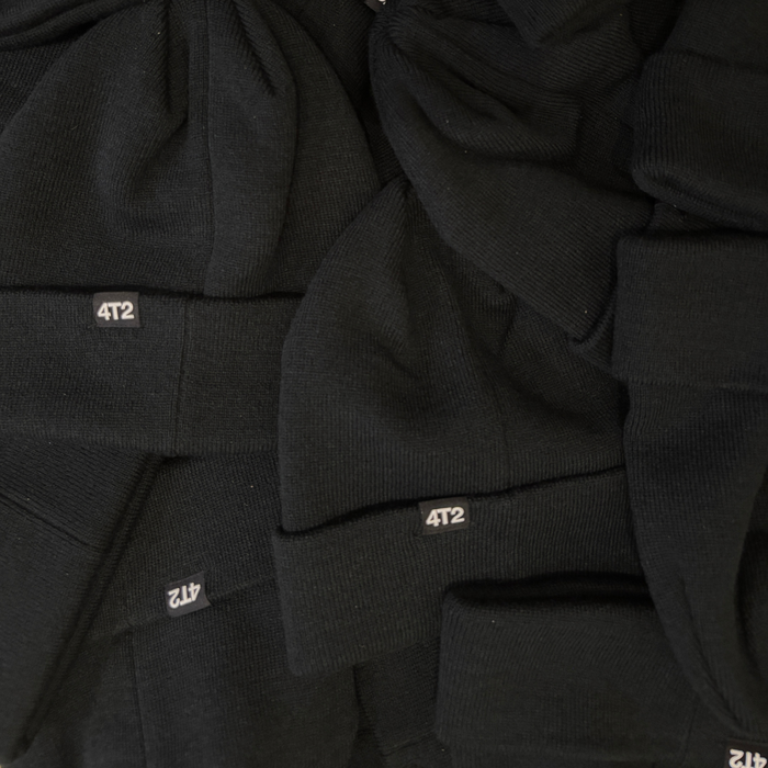 classic beanie, black.