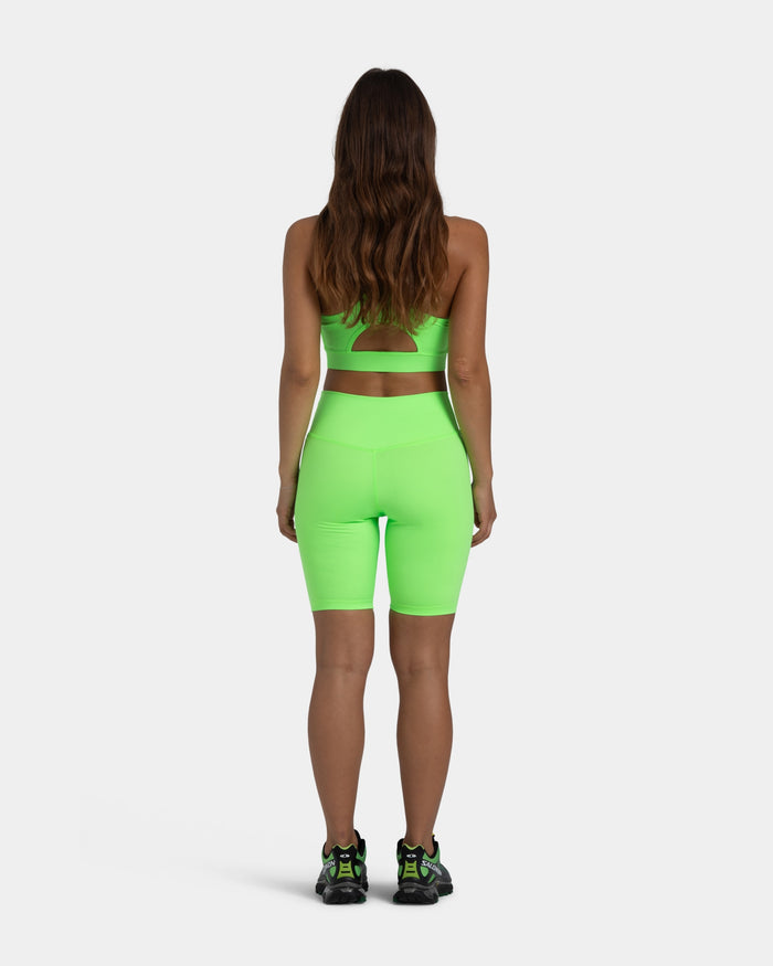 Classic Bike Shorts, Women (Neon Green) | bareen | Modellen er 165 cm og har str. S på