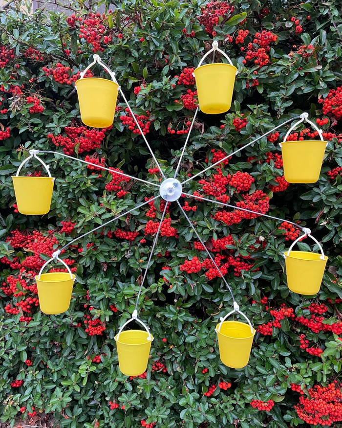 Ferris wheel bird feeder