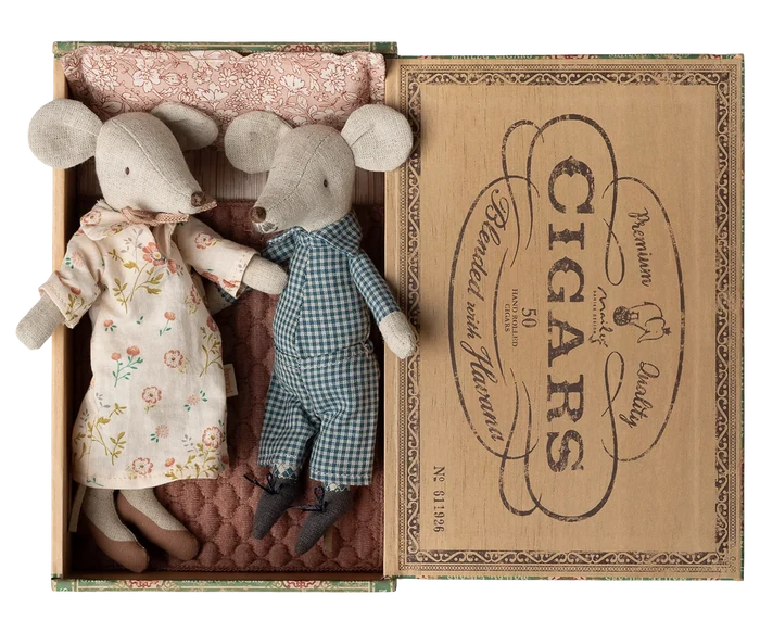 Grandma and grandpa mice in cigarbox