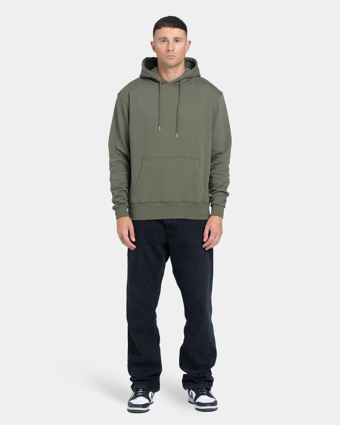 Hoodie Classic, Men (Olive Green) | bareen | Modellen er 185 cm og har str. L på