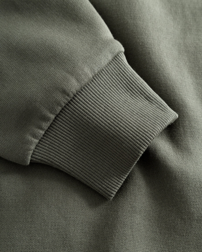 Hoodie Classic, Men (Olive Green) | bareen | Modellen er 185 cm og har str. L på