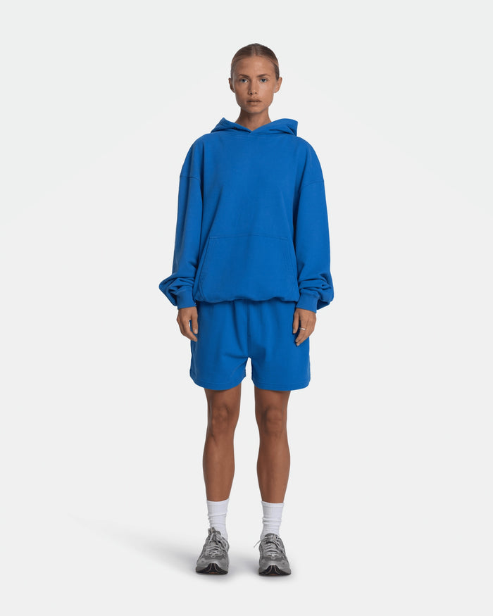 Hoodie Oversize, Women (Strong Blue) | bareen | The model is 170 cm and wear a size S.