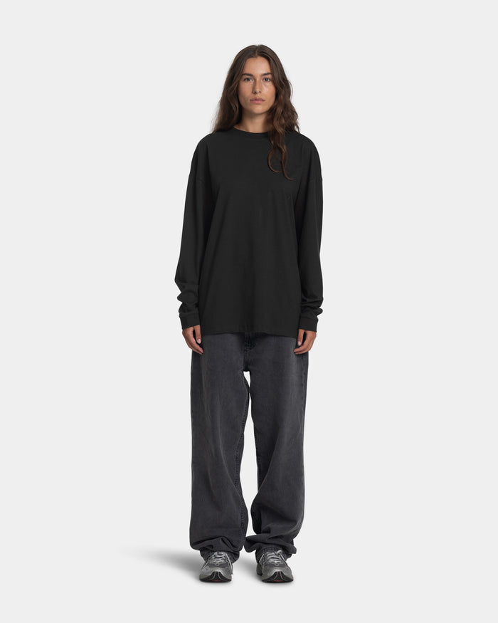 Long Sleeve Oversize, Women (Dark grey) | bareen | Modellen er 175 cm og har str. S på