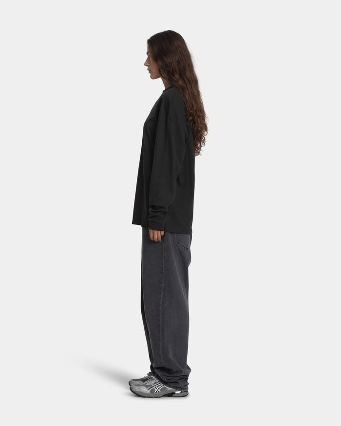 Long Sleeve Oversize, Women (Dark grey) | bareen | Modellen er 175 cm og har str. S på