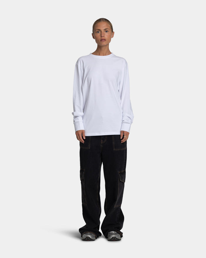 Long Sleeve Oversize, Women (White) | bareen | Modellen er 170 cm og har str. S på