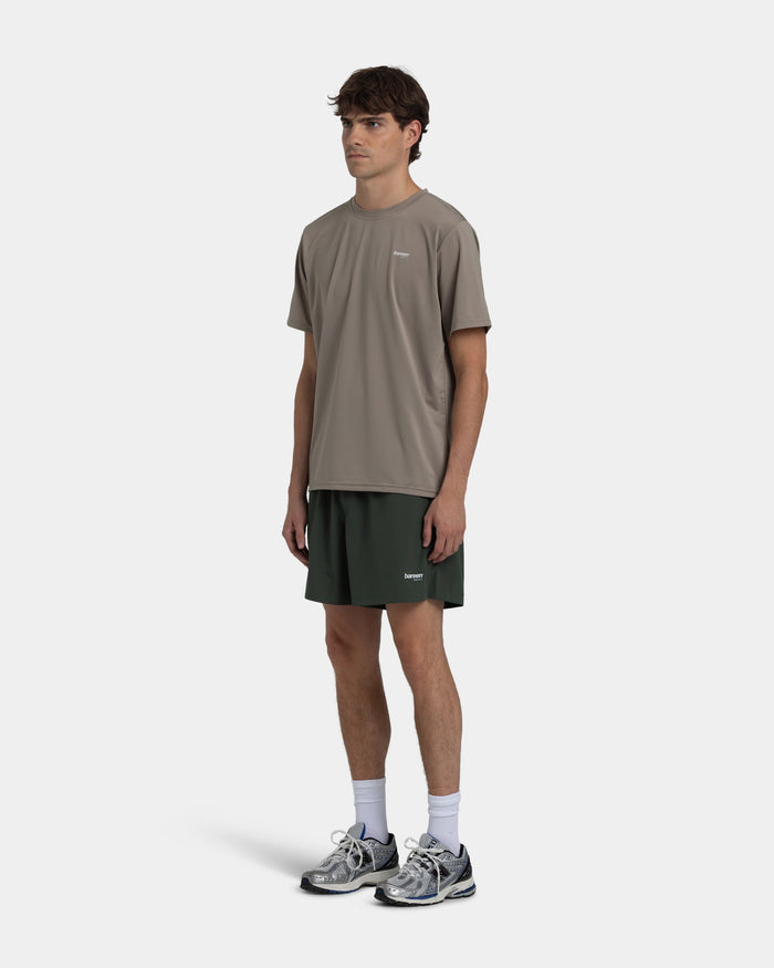 Regular Shorts, Men (Mud) | bareen | Modellen er 189 cm og har str. XL på