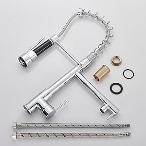 Single Handle Chrome Kitchen Faucet With Pull-Out Spray