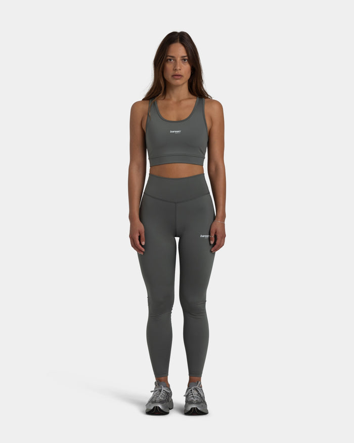 Sports Bra Tech, Women (Castor Grey) | bareen | Modellen er 165 cm og har str. S på