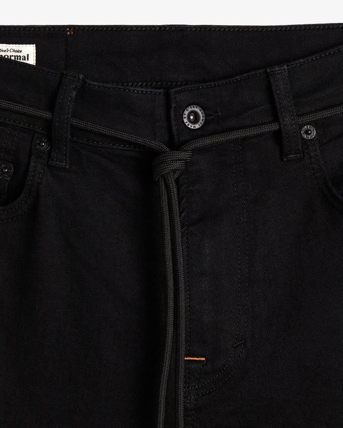 The Jeans Classic Straight Fit in jet black — close-up of the branded button and drawstring