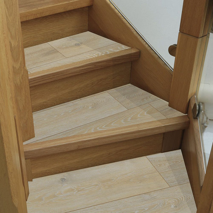 WS2 900mm Stair Nosing - Solid Oak